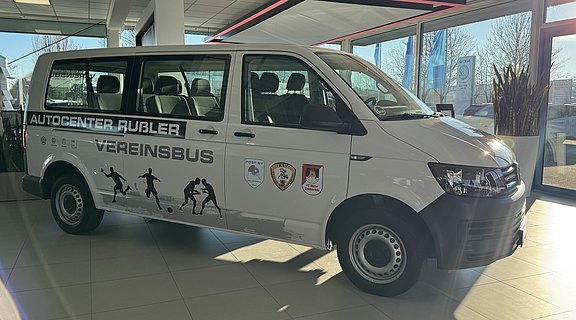 Übergabe-Vereinsbus_2025-2-FILEminimizer.jpg