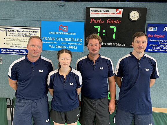 Unentschieden im Auftaktspiel - „Post III“ (v.l.): Marcel Koth, Kulbaken Salzman, Frank Steinmüller und Jens Brühschwein Unentschieden im Auftaktspiel – „Post III“ (v.l.): Marcel Koth, Kulbaken Salzman, Frank Steinmüller und Jens Brühschwein.